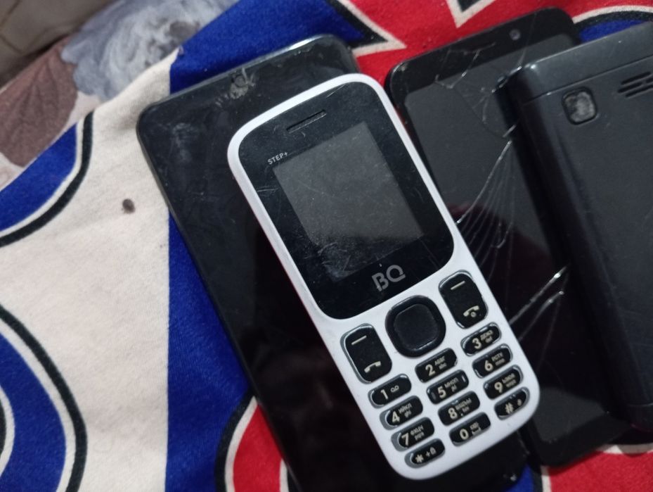 Продаю телефоны на ремонт