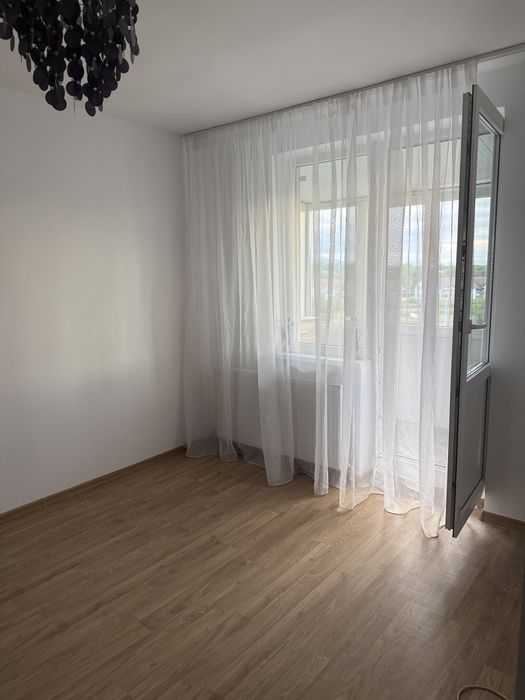 Apartament 2 camere, semidecomandat, poziție excelentă (la șosea)