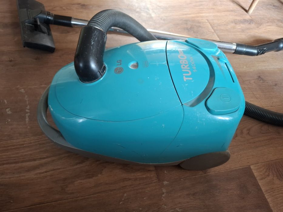 Продавам прахосмукачка LG с торбичка