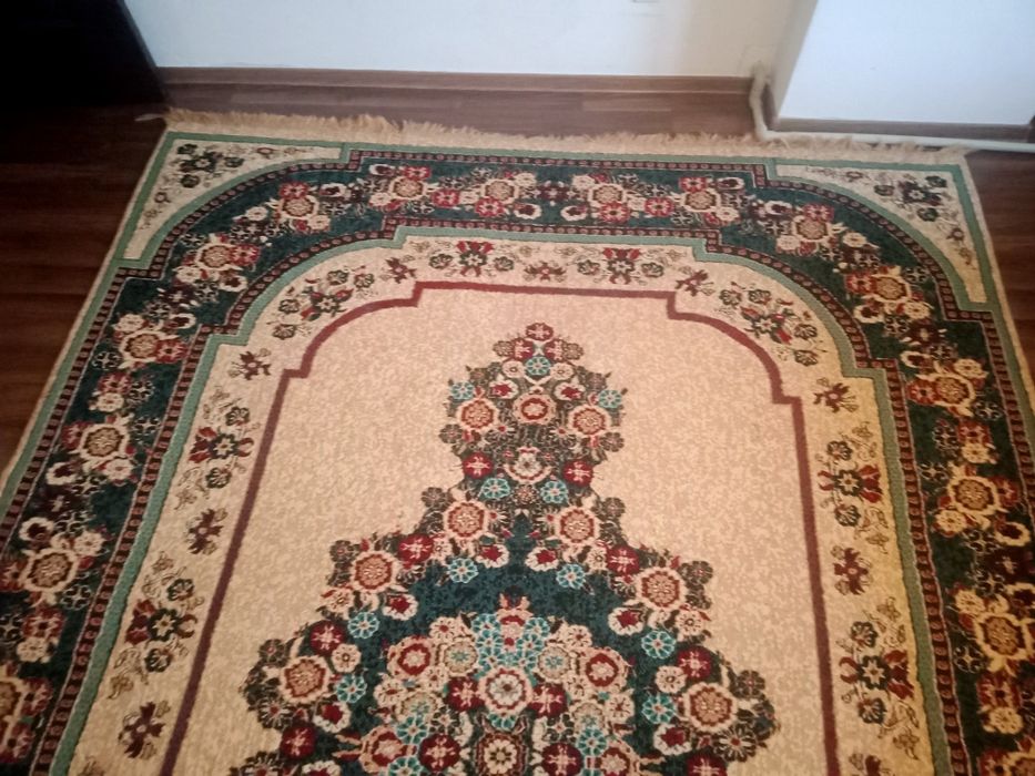 Срочно продам чистое Ковер 2×3