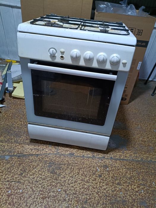 Продам газ плиту