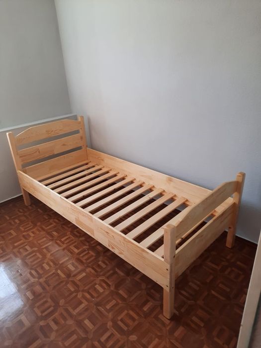 продам кровать из дерева.