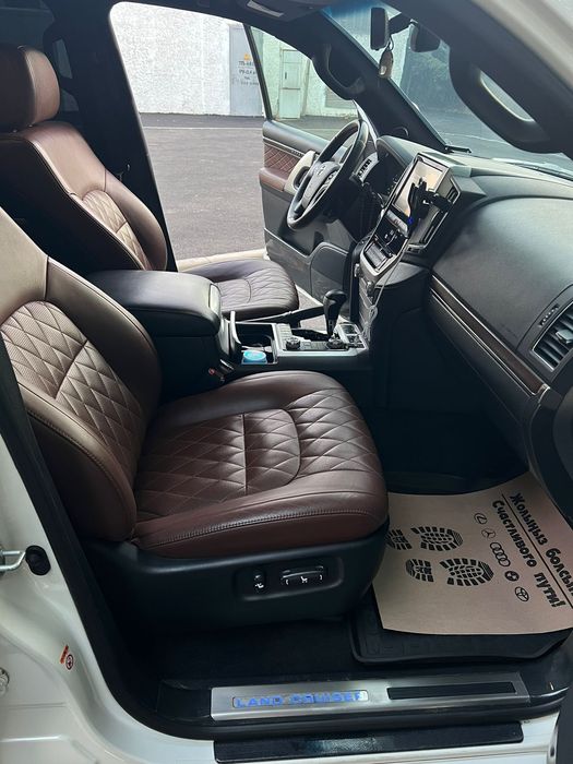 TOYOTA land cruiser 200