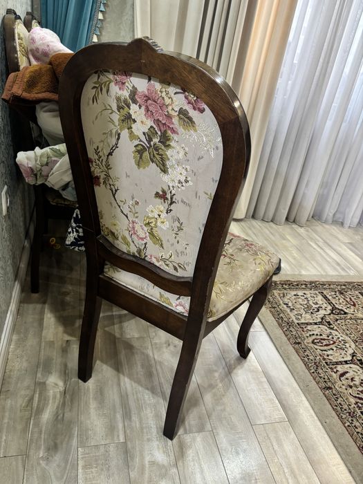 Стулья гостевые