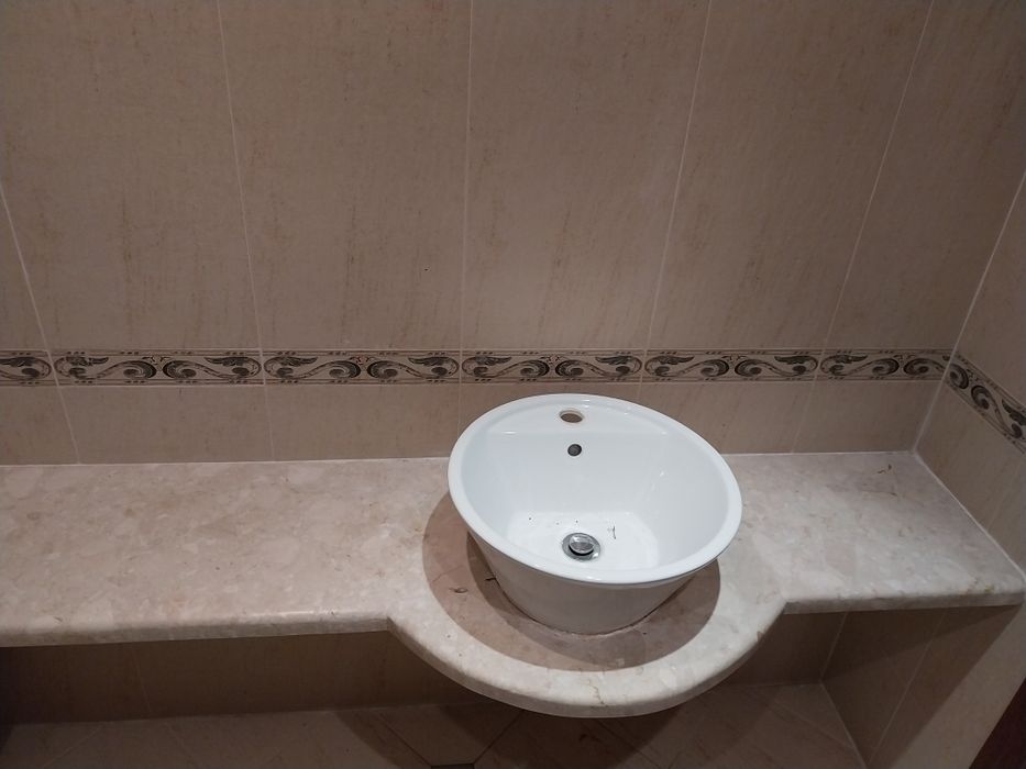 Гранитен плот с мивка  за баня