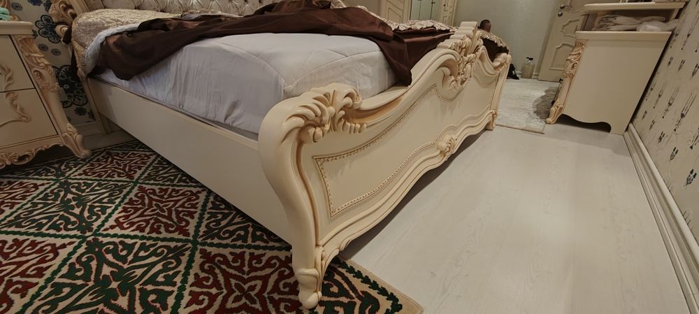 Продам спальный гарнитур срочно