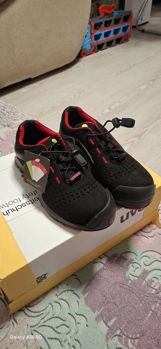 De vănzare Bocanci Uvex cu bombeu