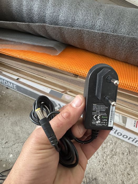 Incarcator 220 Vca la 12V cc 2A si 24W