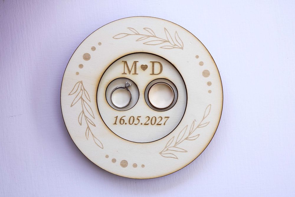 Suporturi de verighete pentru miri personalizate din lemn