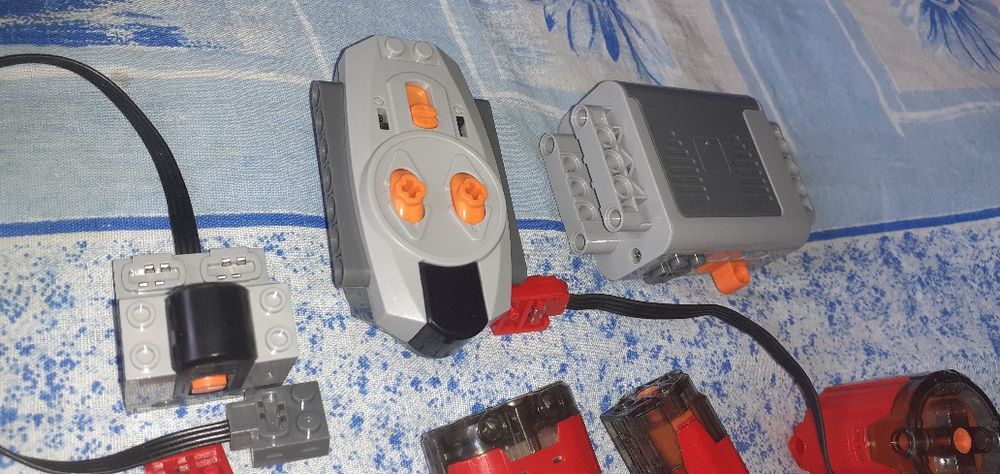 Продам двигатели на конструктор лего