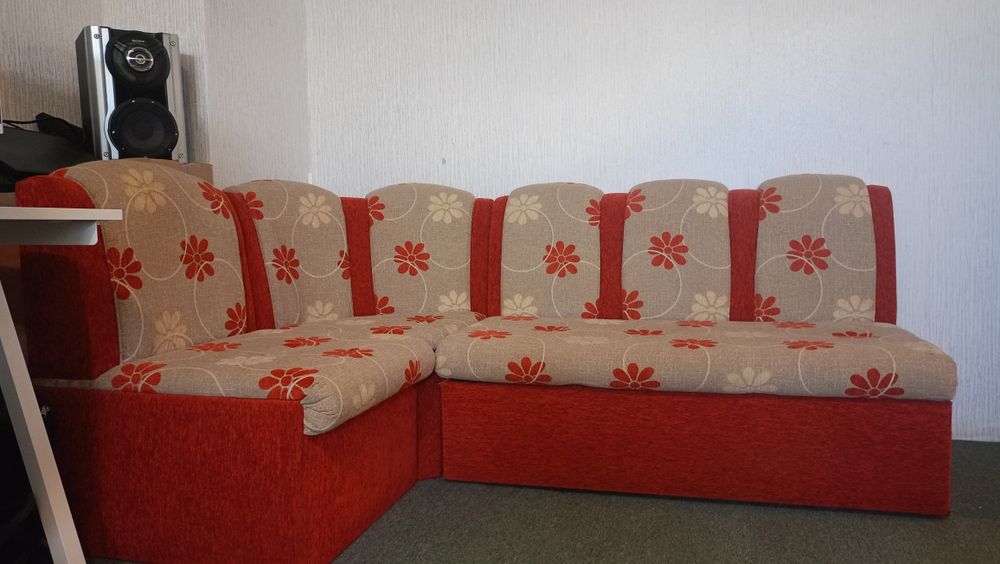 СПЕШНО продавам  разтегателен диван,вземане от място