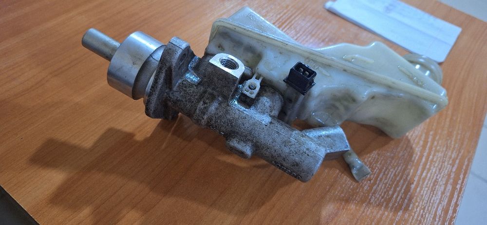 Главный цилиндр тормоза