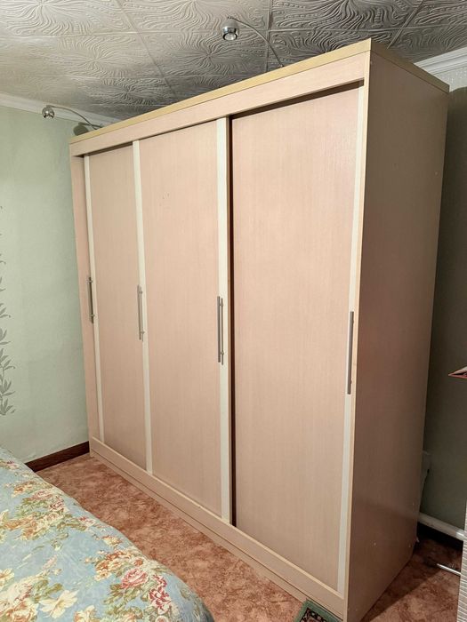 Плательный шкаф белый