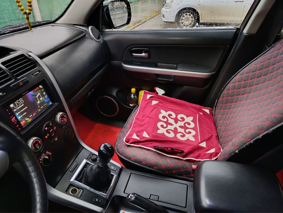 Продам машину Suzuki Grand Vitara 2006 г.в. Объем 2.0. МККП.