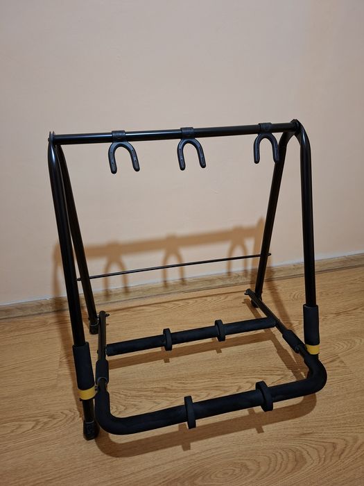 Стойка за китари