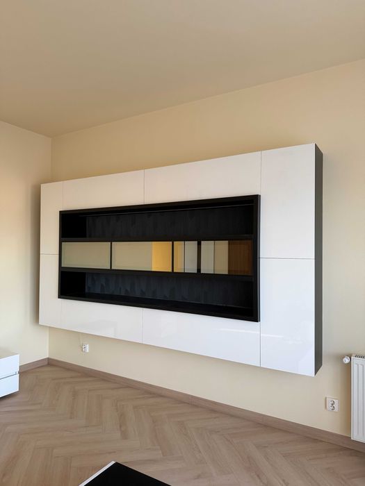 Mobilă living MDF alb/negru, feronerie Blum, LED dimabil, dimensiuni 315 × 170 cm