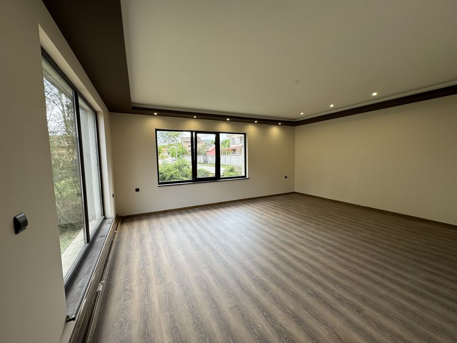 Продава се Къща в Казанлък - 380 кв.м за 343 €/кв.м - Снимка #15