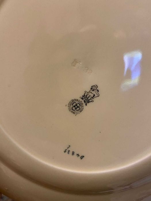 Royal Doulton SERIESWARE  - Old English Scenes, THE Broom Man