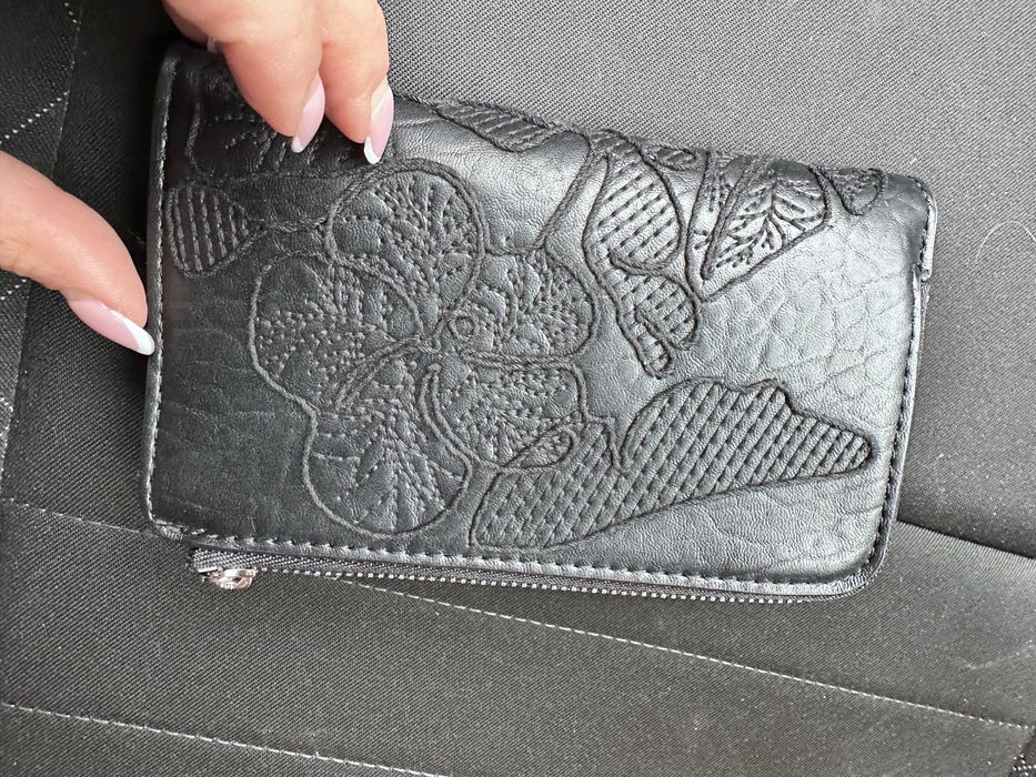 Портмоне на Desigual.