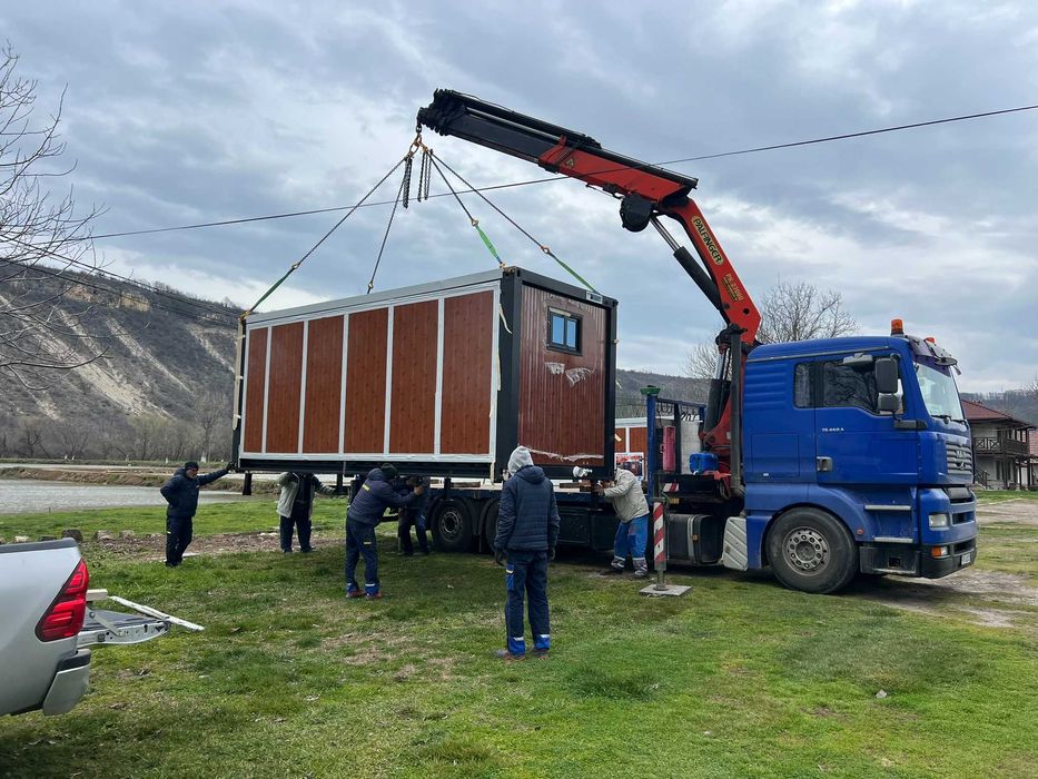 Транспортни услуги Камион с кран 20 метра. Автокран