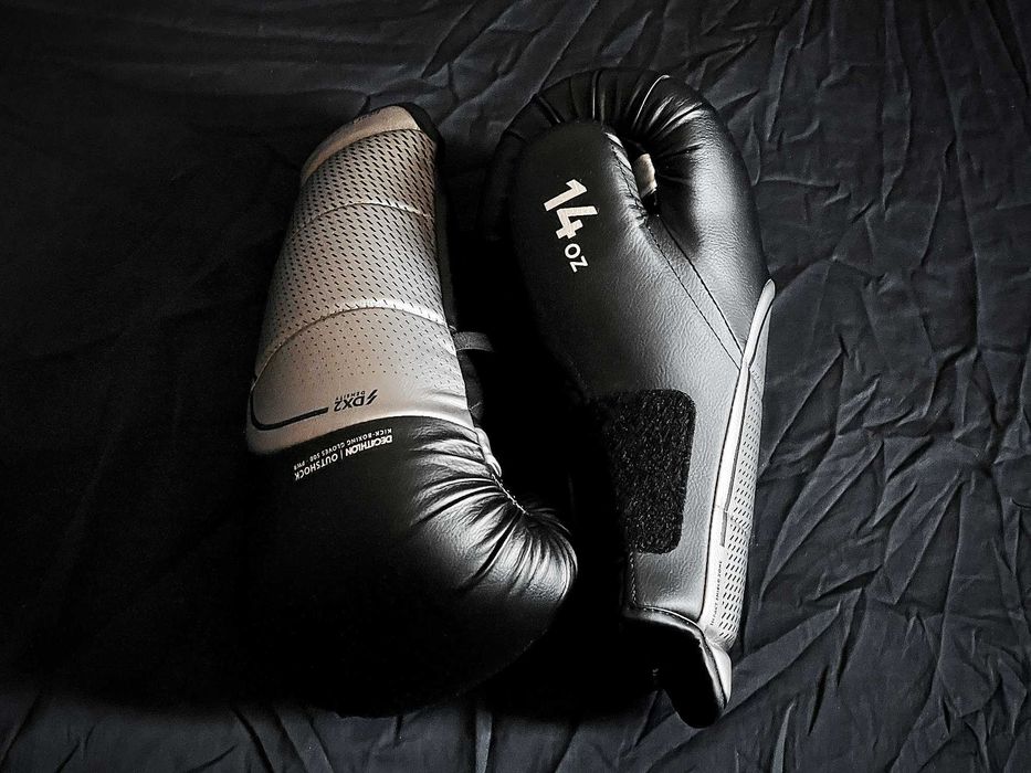 Боксерские перчатки Decathlon Outshock 12 oz