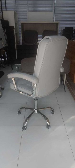 Кресло для  офиса и дома - LEO