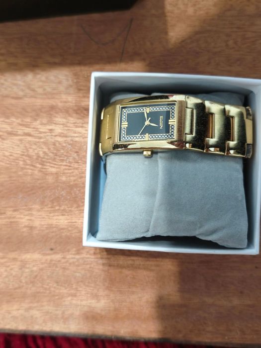 Елегантен дамски часовник Elgin