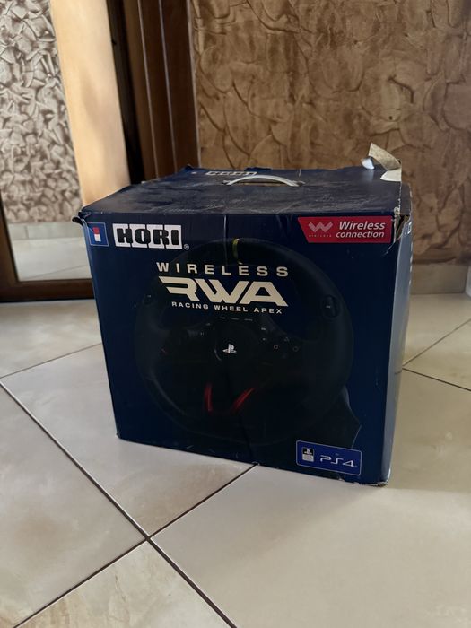 HORI Wireless Racing Wheel Apex RWA (PlayStation 4)