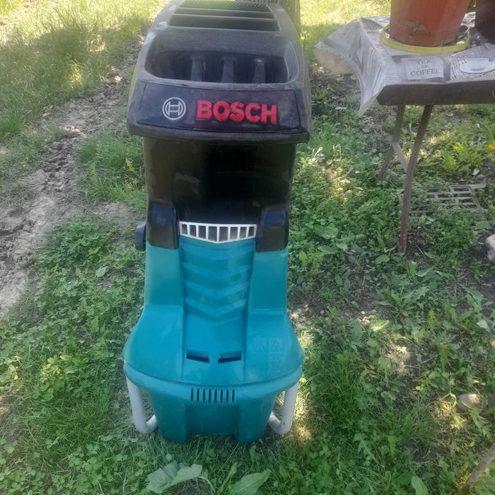 Vand Tocator profesional de crengi  Bosch AXT 25 TC – | Stare impecabila | Ca nou