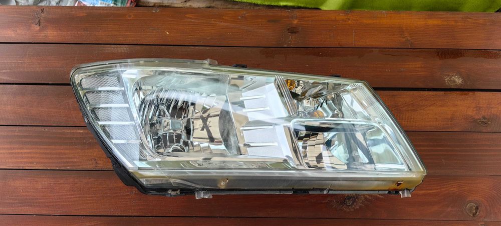 Фар за Fiat Freemont Dodge Jorney / Фиат Фримонт Додж Джърни