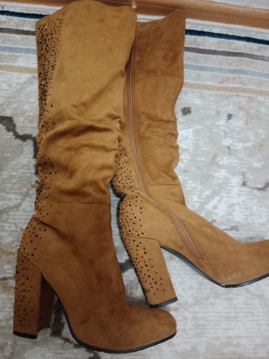 Продается сапоги в отличном состояниии..