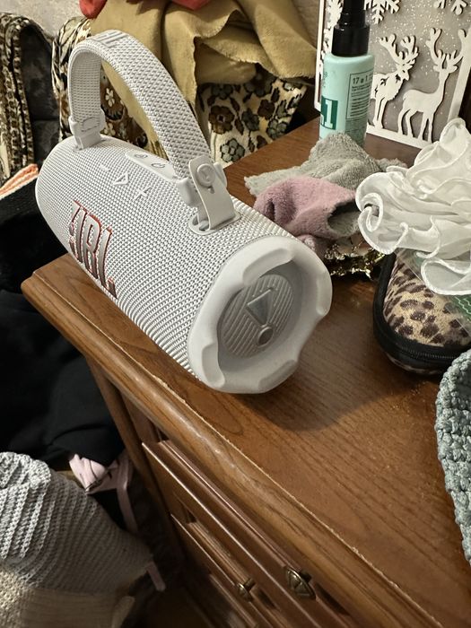 Продам колонку JBL charge 6