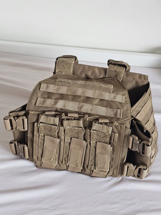 Vestă Tactică Tip Plate Carrier – Coyote Brown – Stare Excelentă