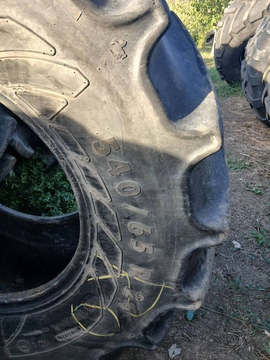 Vând cauciucuri mărimea 540/65R24