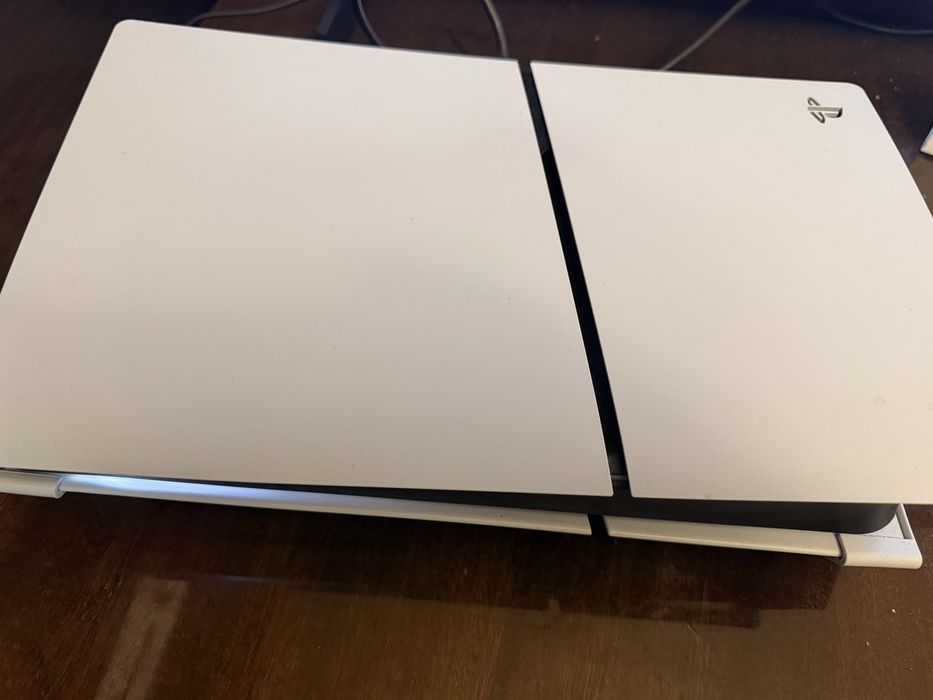 Playstation 5 Slim Disc 1 TB + игри и аксесоари