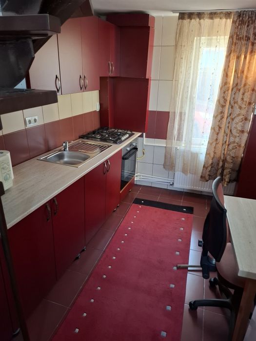 Închiriez casă 3 camere