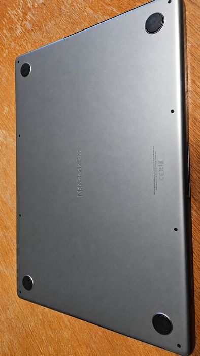 MacBook M1 Pro 16" 2021, 16GB ram, 500GB stocare
