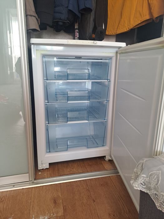 Продам морозильную камеру