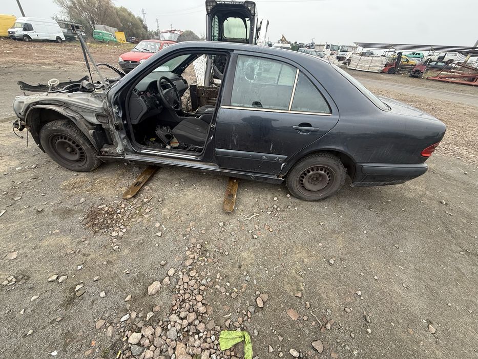 Мерцедес 2.2 143кс Е 220 ЦДИ 2000г  на части