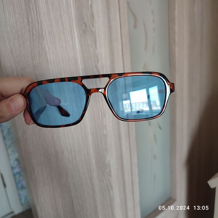 Очки с голубыми линзой