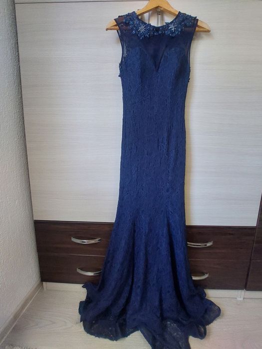 Официална дантелена рокля