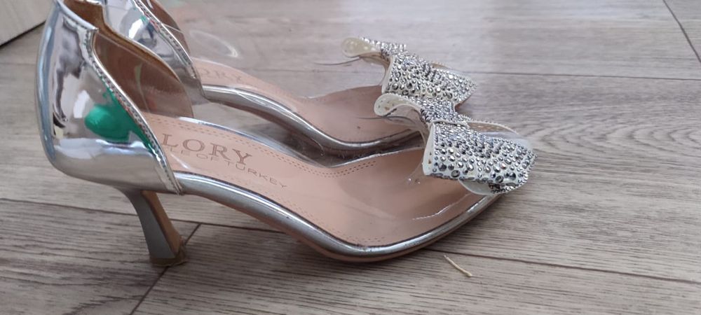 Продаеться туфли