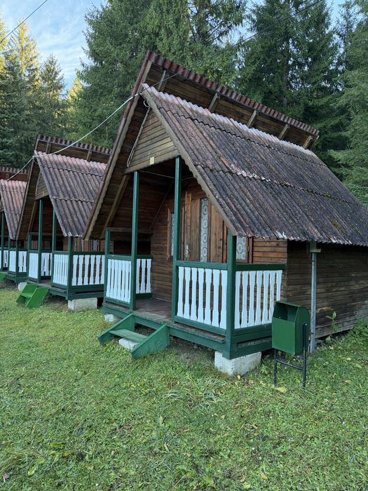 Casuta cu 2 paturi din lemn