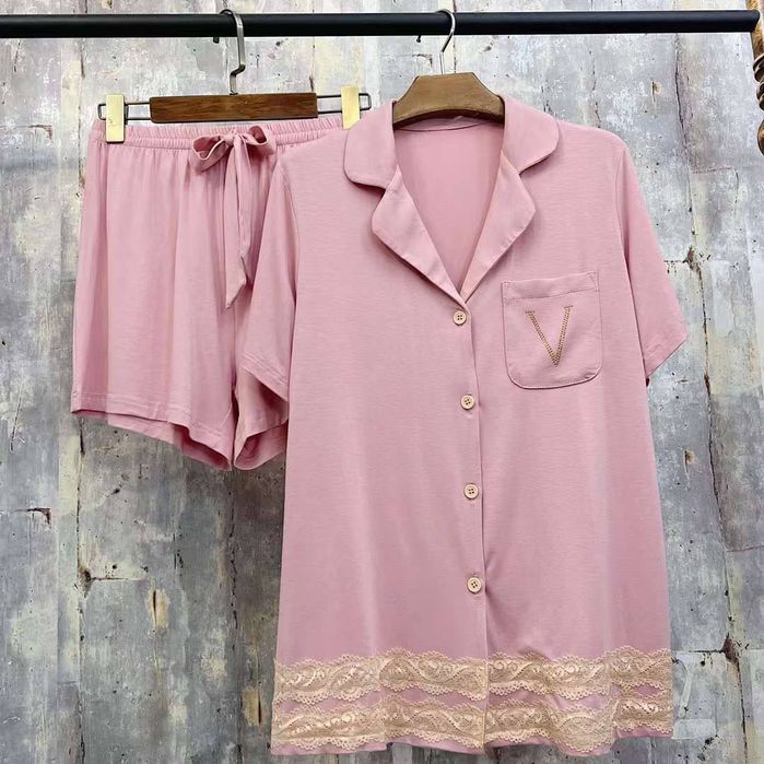 Двойка с шортами