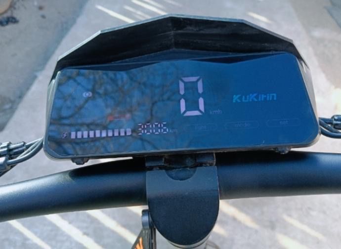 Vând trotinetă kukirin g2