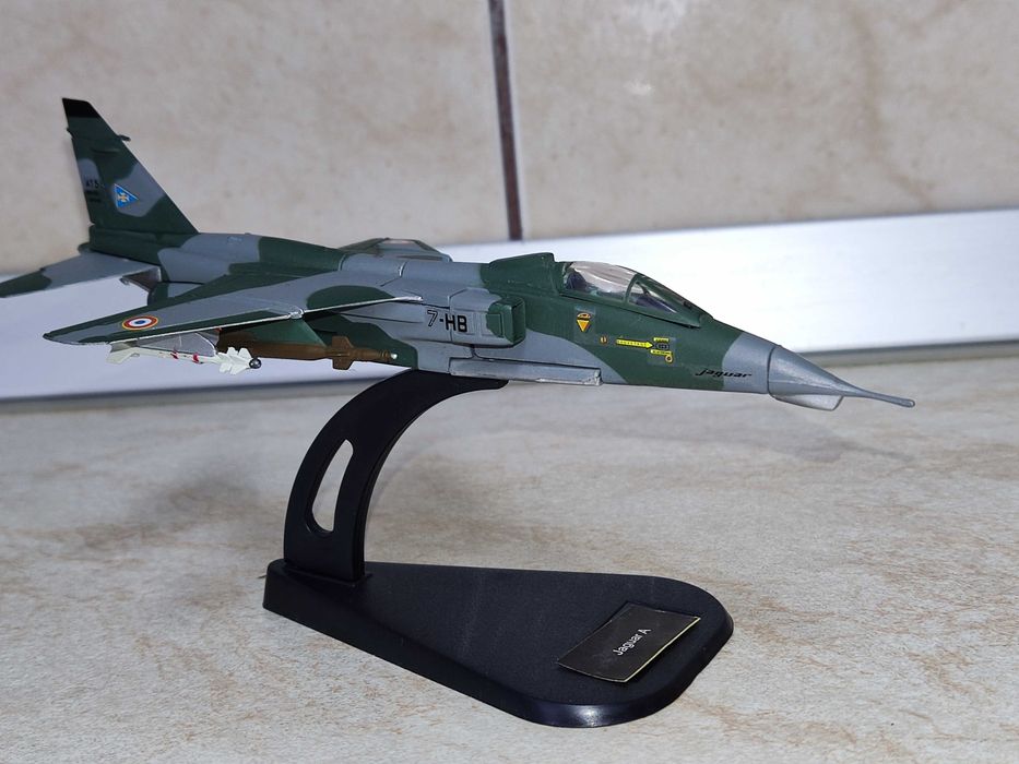 Avion metalic JaguarA scara 1:100