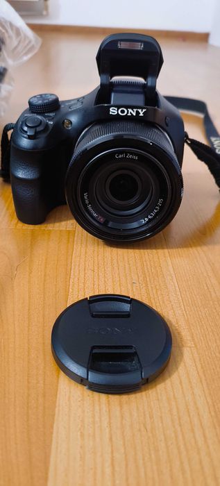 Sony DSC-HX300 se vinde cu tot ce se vede în poze