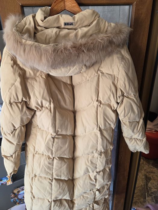 De vanzare geaca lunga cu blana naturala