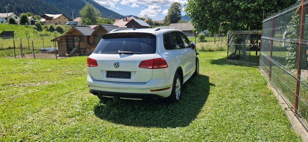 Vând volkswagen touareg 7P facelift Rline 3 litri tdi v6 webasto sirocou Panoramic jante aliaj cârlig remorcă acte la zi pe numele meu 4x4  fiscal