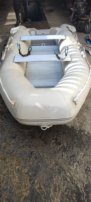 Надуваема лодка с мотор